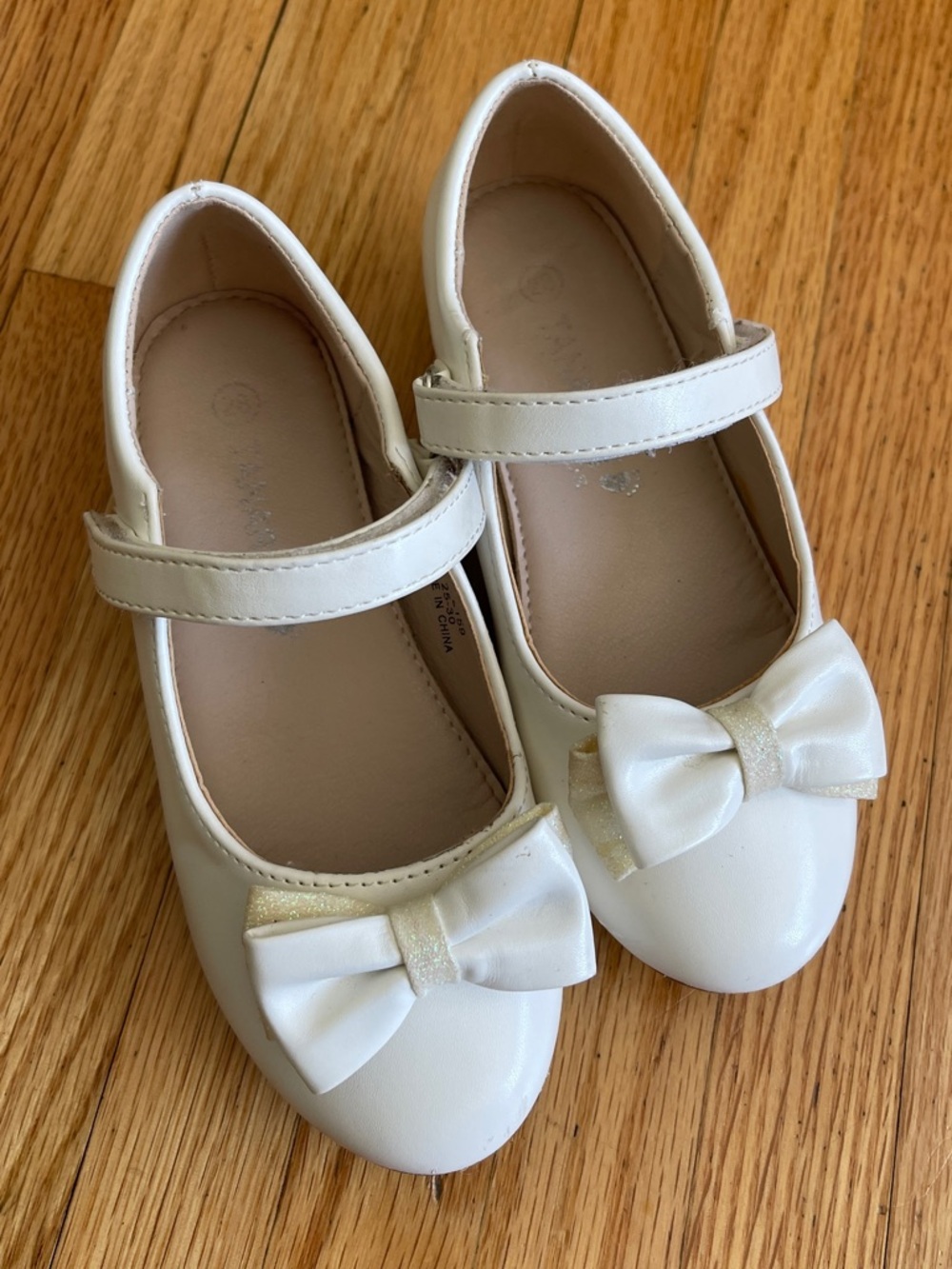 Girls dress shoes size 11 (EU 28)
